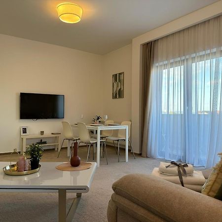 בראשוב Luxury Glam Apartments & Studios Near Coresi Mall מראה חיצוני תמונה