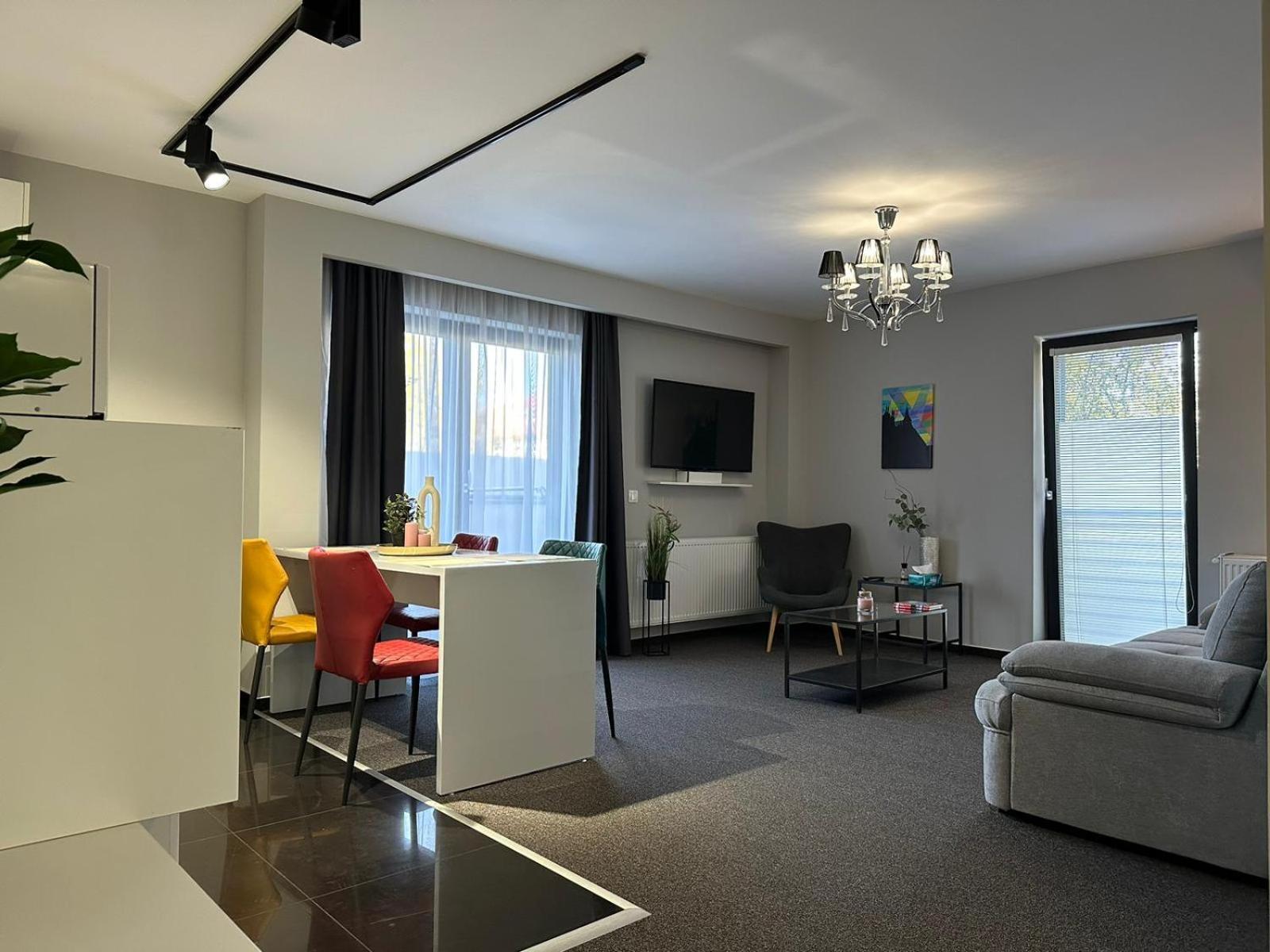 בראשוב Luxury Glam Apartments & Studios Near Coresi Mall מראה חיצוני תמונה