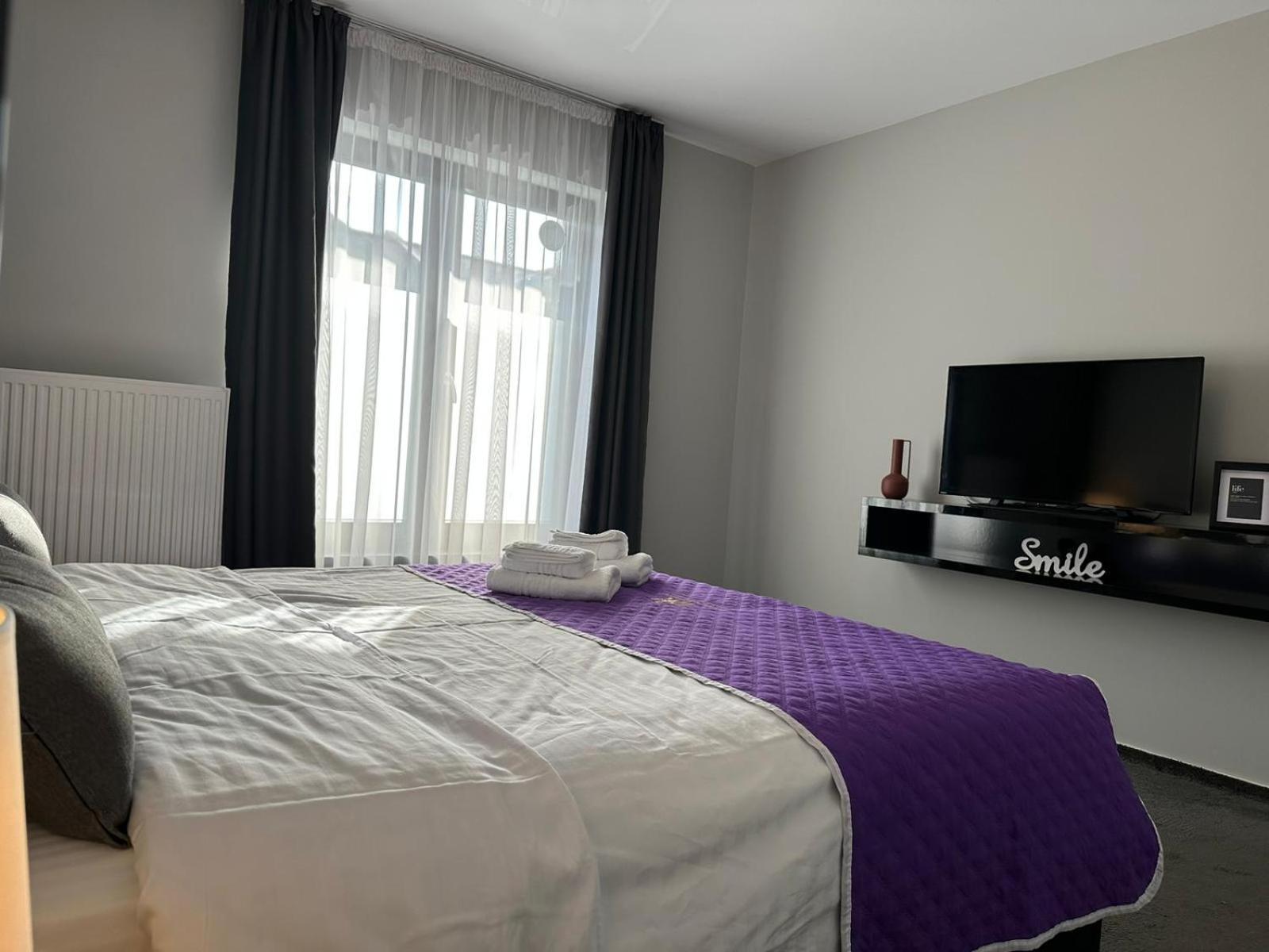 בראשוב Luxury Glam Apartments & Studios Near Coresi Mall מראה חיצוני תמונה