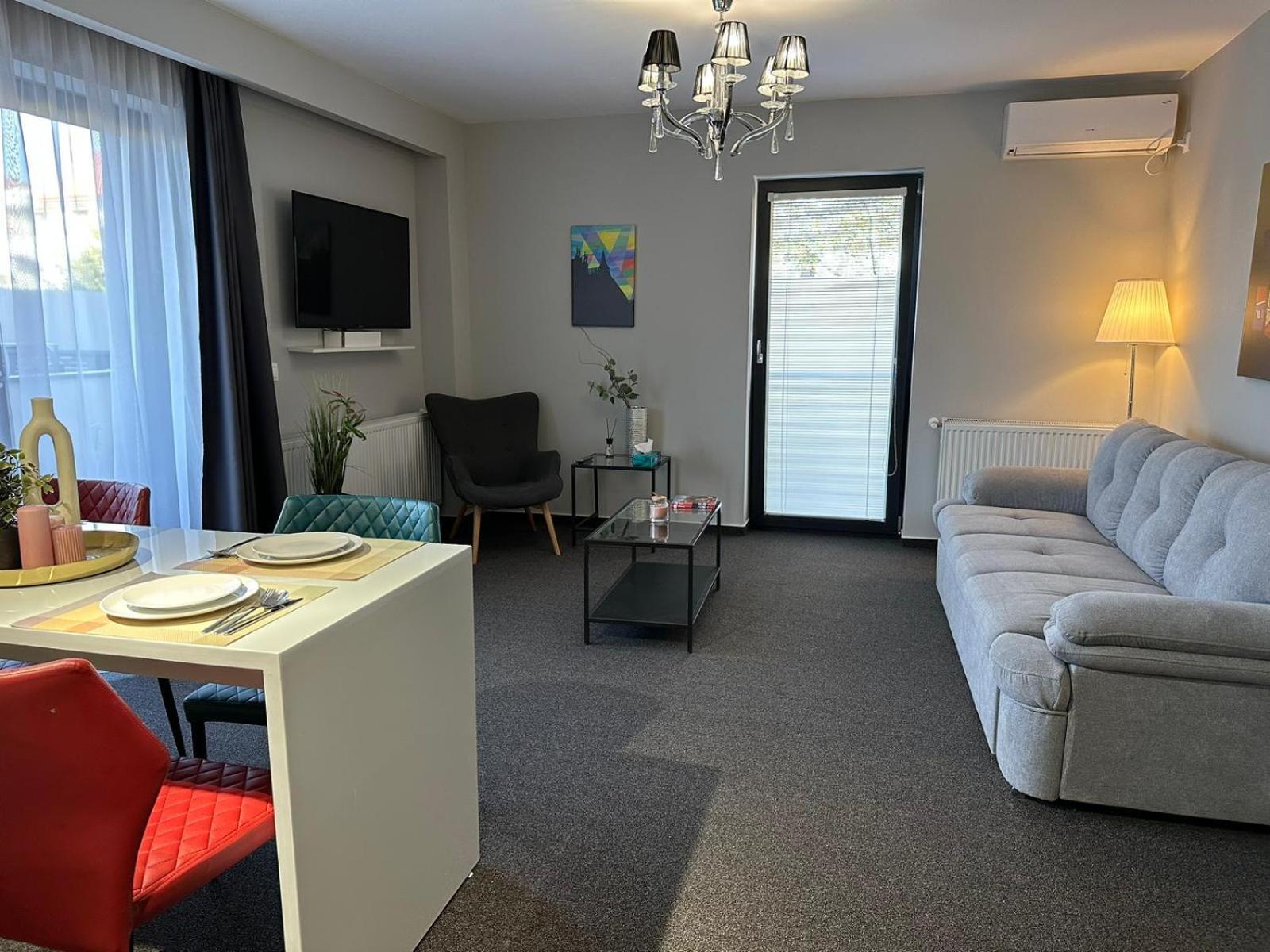 בראשוב Luxury Glam Apartments & Studios Near Coresi Mall מראה חיצוני תמונה
