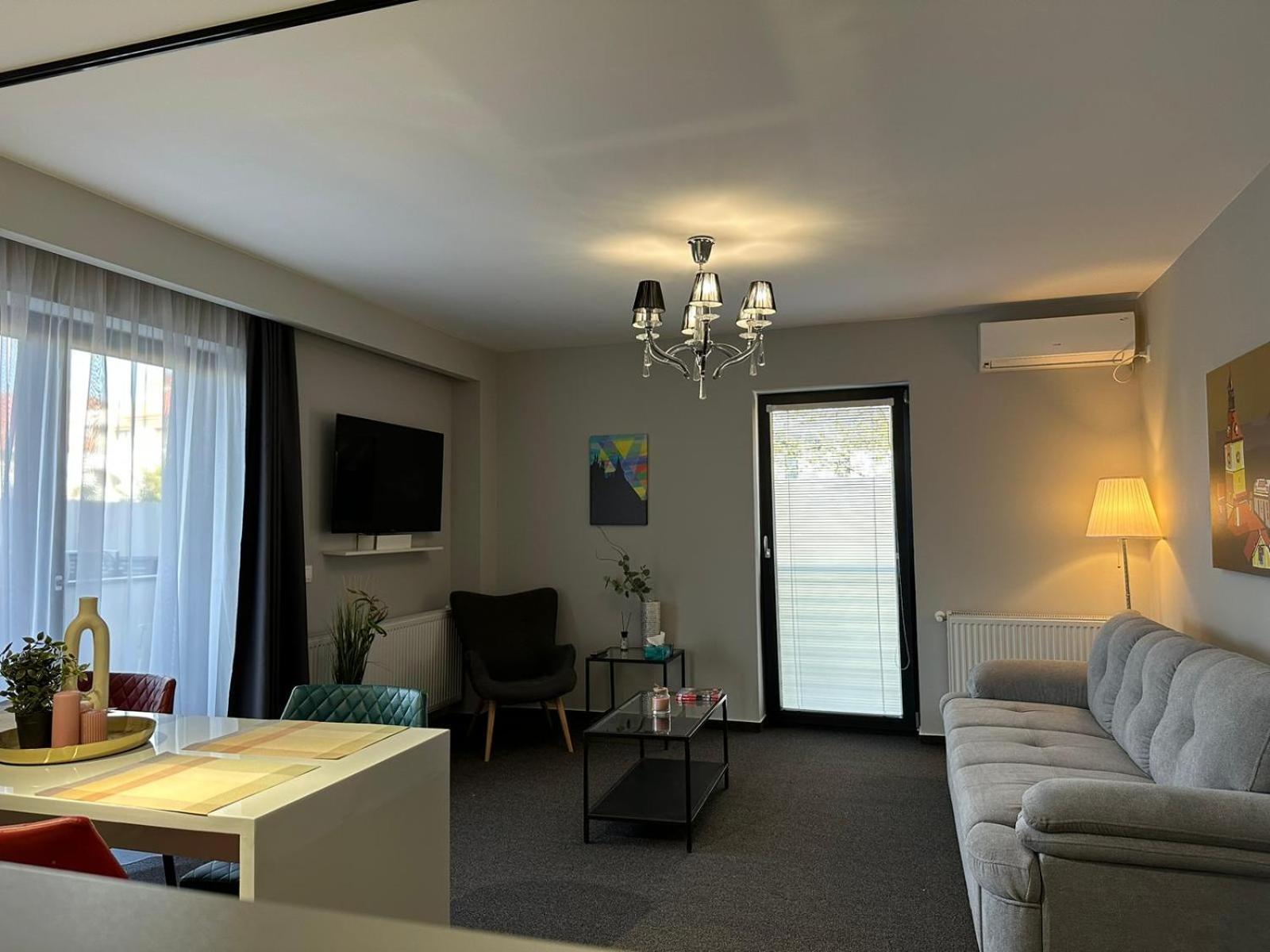בראשוב Luxury Glam Apartments & Studios Near Coresi Mall מראה חיצוני תמונה
