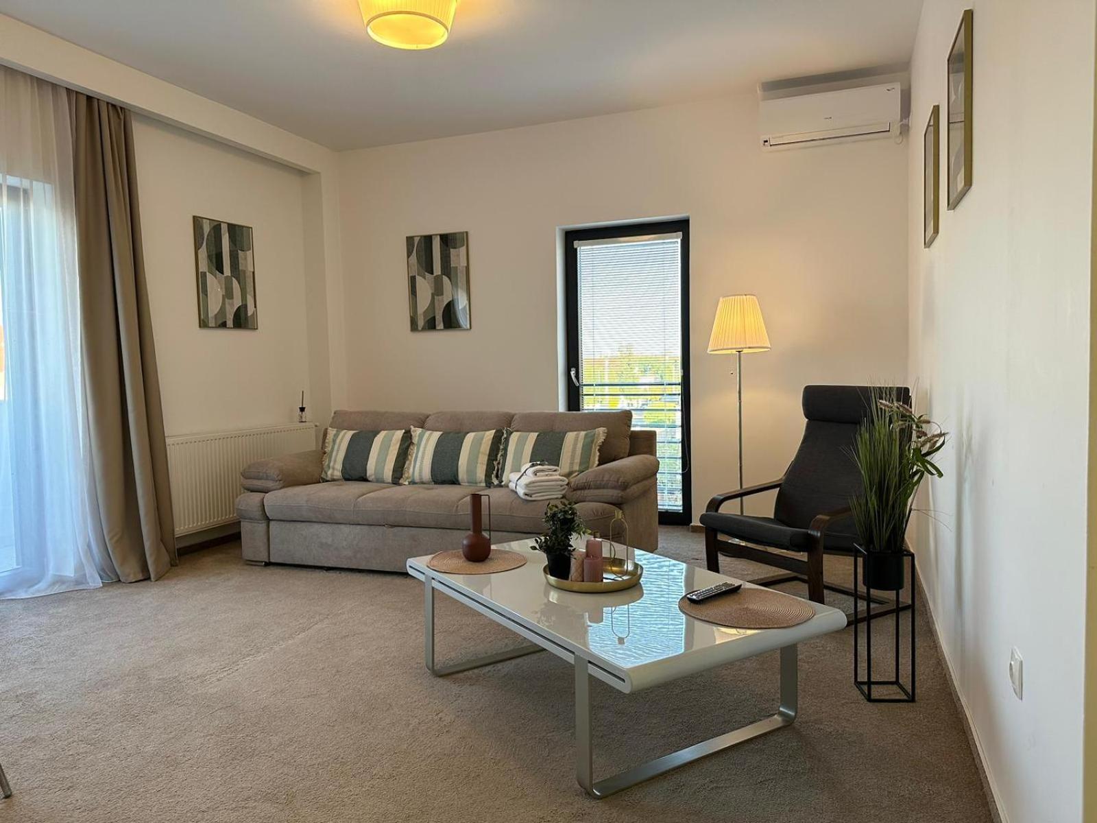 בראשוב Luxury Glam Apartments & Studios Near Coresi Mall מראה חיצוני תמונה