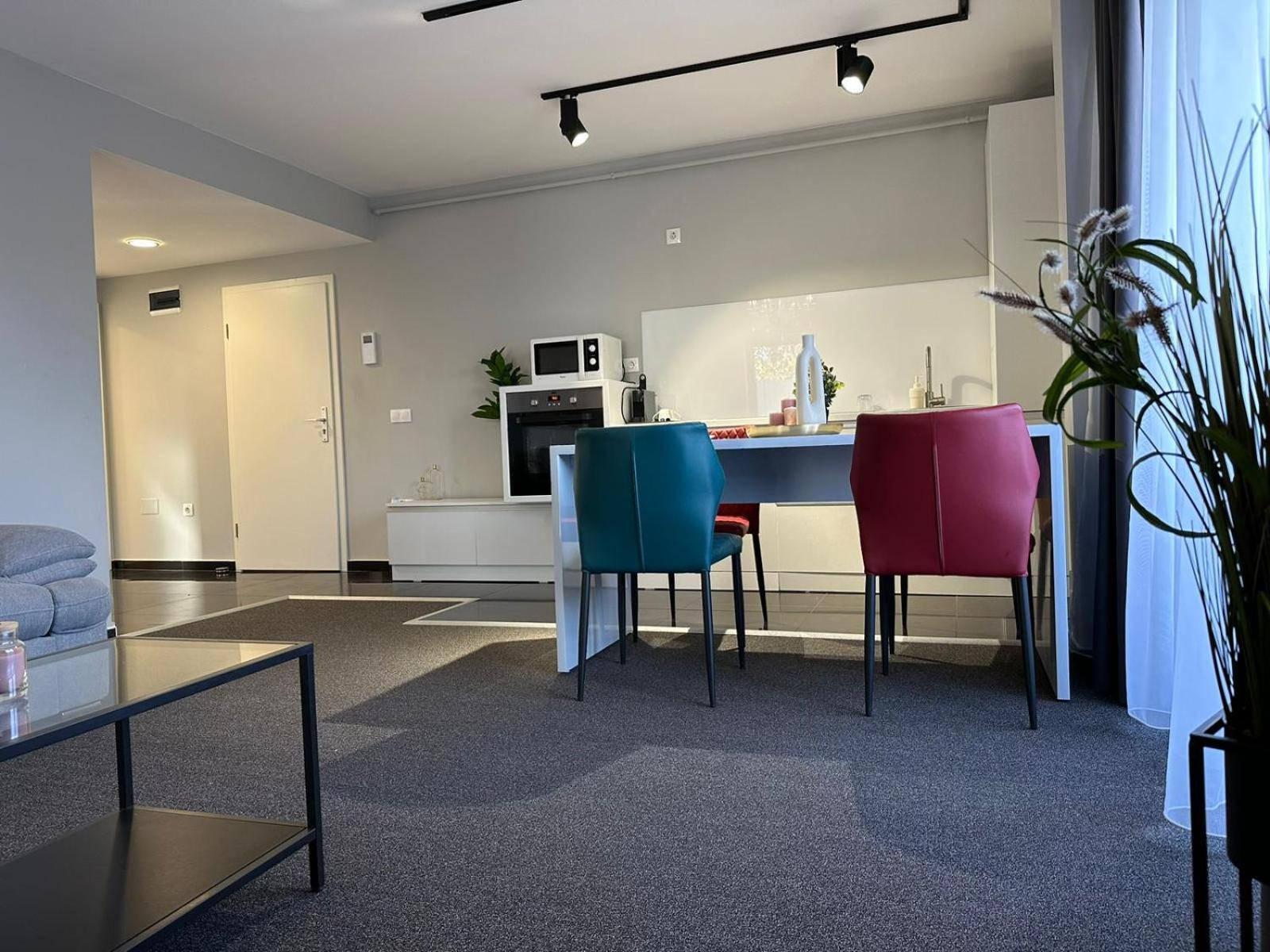 בראשוב Luxury Glam Apartments & Studios Near Coresi Mall מראה חיצוני תמונה
