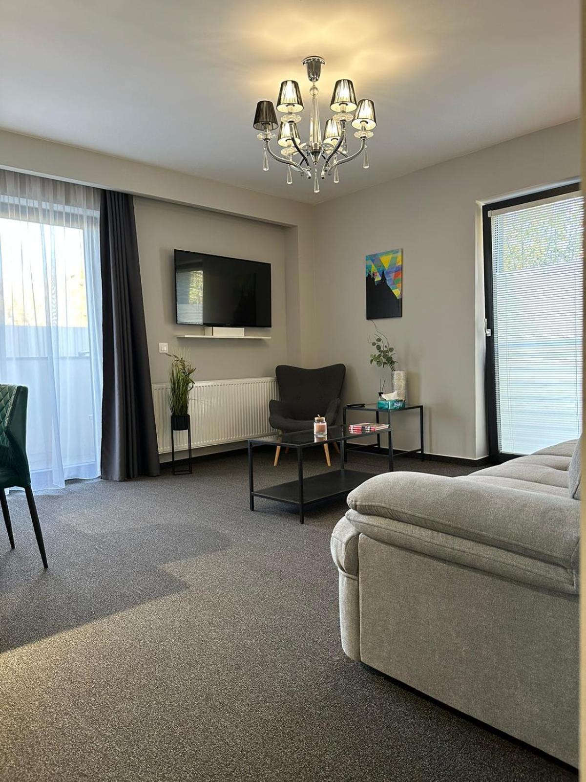 בראשוב Luxury Glam Apartments & Studios Near Coresi Mall מראה חיצוני תמונה