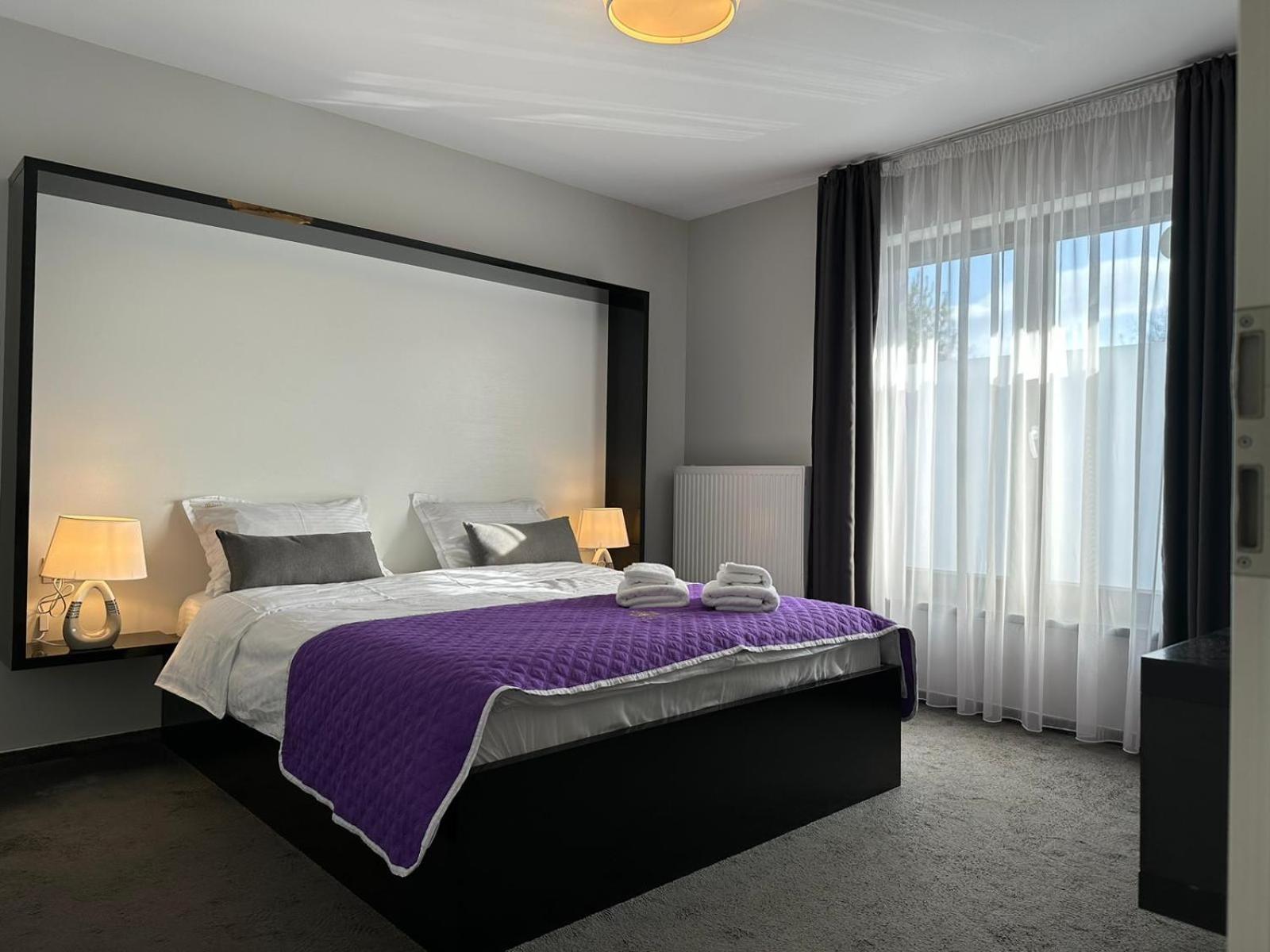 בראשוב Luxury Glam Apartments & Studios Near Coresi Mall מראה חיצוני תמונה