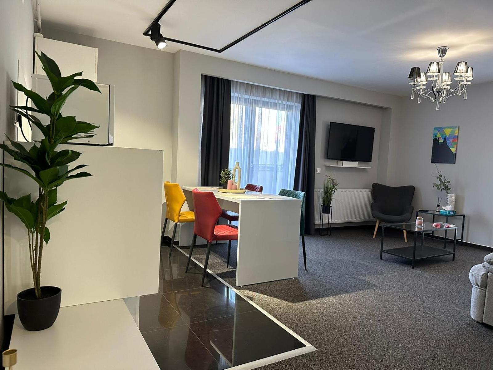 בראשוב Luxury Glam Apartments & Studios Near Coresi Mall מראה חיצוני תמונה