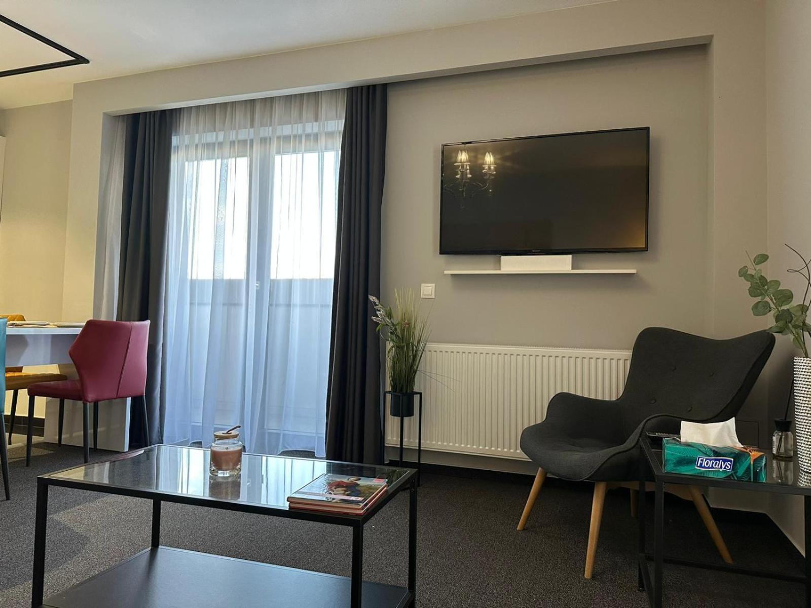 בראשוב Luxury Glam Apartments & Studios Near Coresi Mall מראה חיצוני תמונה