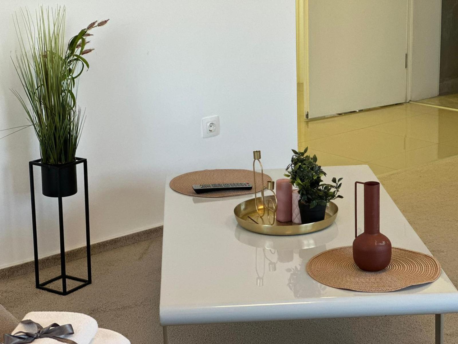 בראשוב Luxury Glam Apartments & Studios Near Coresi Mall מראה חיצוני תמונה