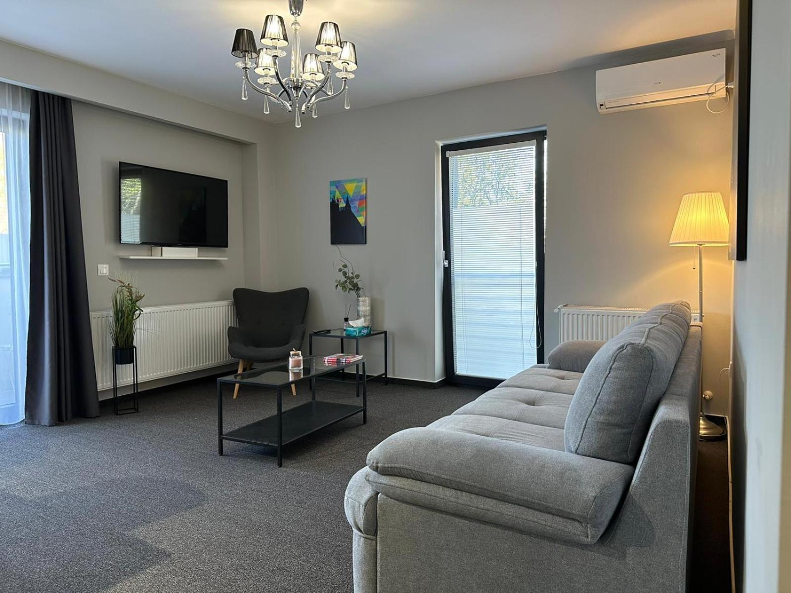 בראשוב Luxury Glam Apartments & Studios Near Coresi Mall מראה חיצוני תמונה