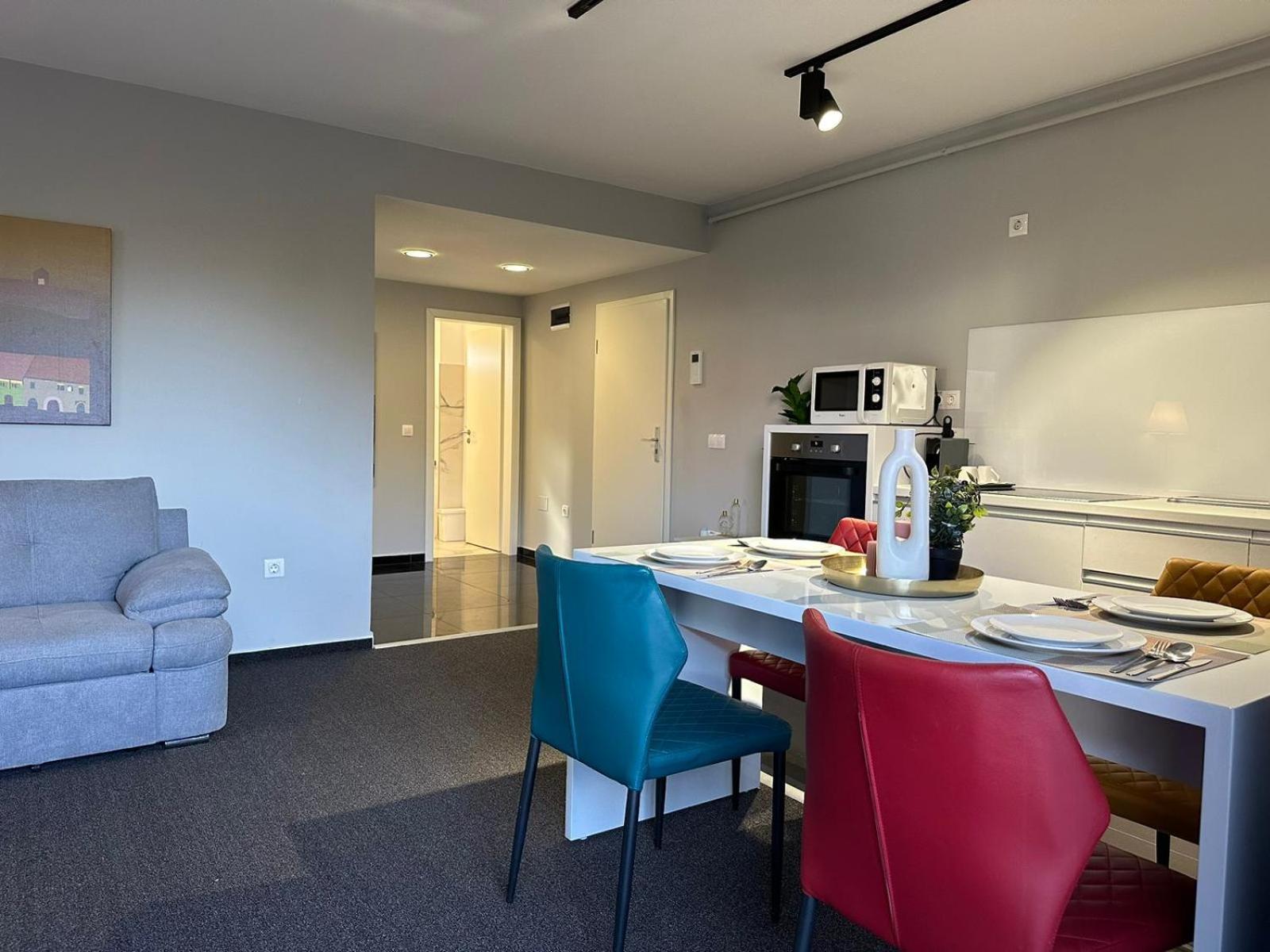 בראשוב Luxury Glam Apartments & Studios Near Coresi Mall מראה חיצוני תמונה