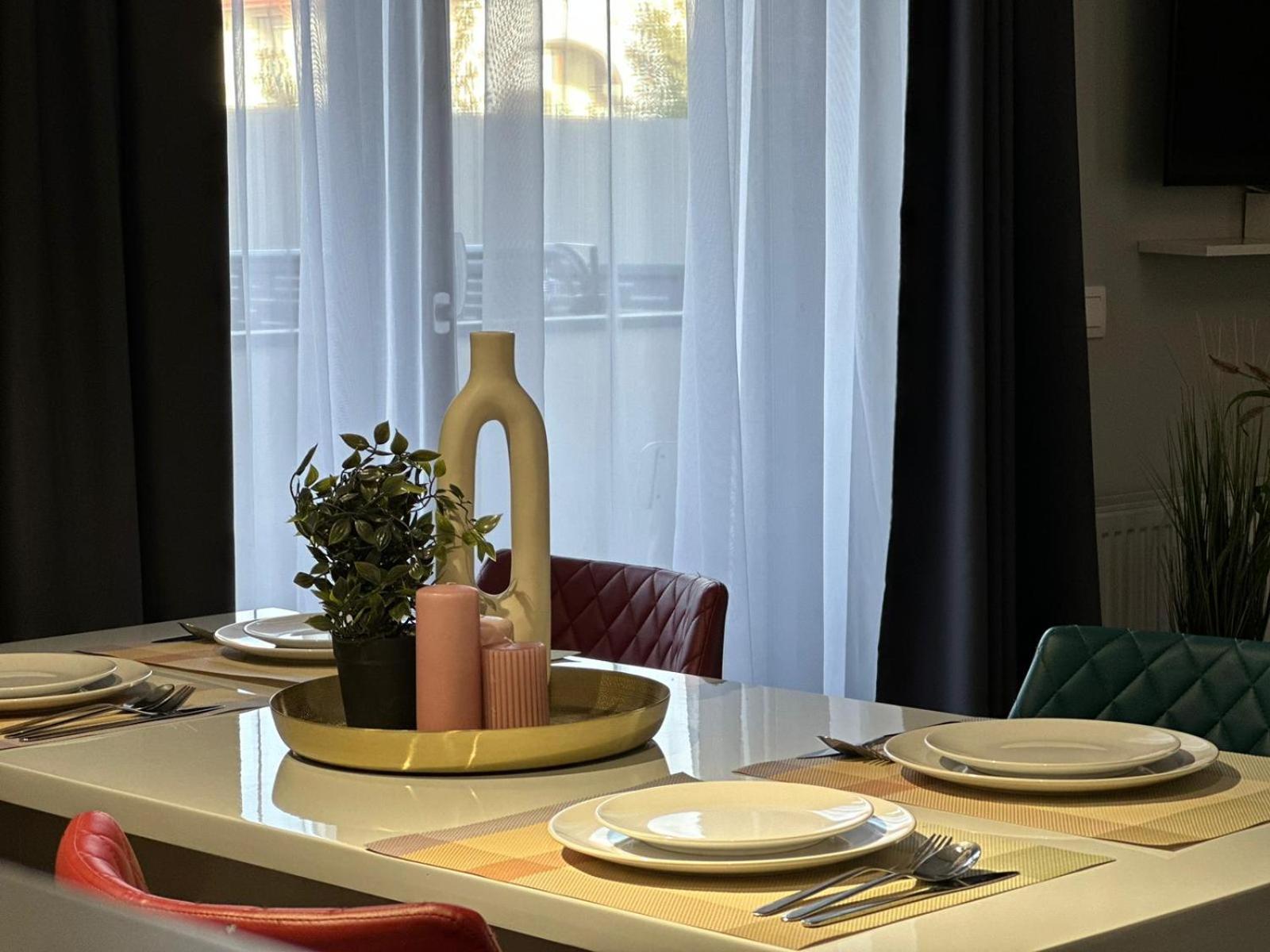 בראשוב Luxury Glam Apartments & Studios Near Coresi Mall מראה חיצוני תמונה