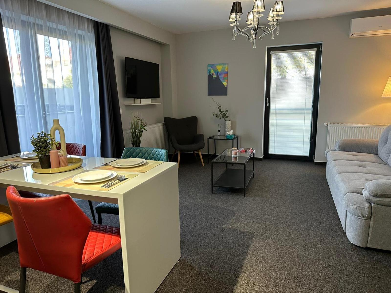 בראשוב Luxury Glam Apartments & Studios Near Coresi Mall מראה חיצוני תמונה
