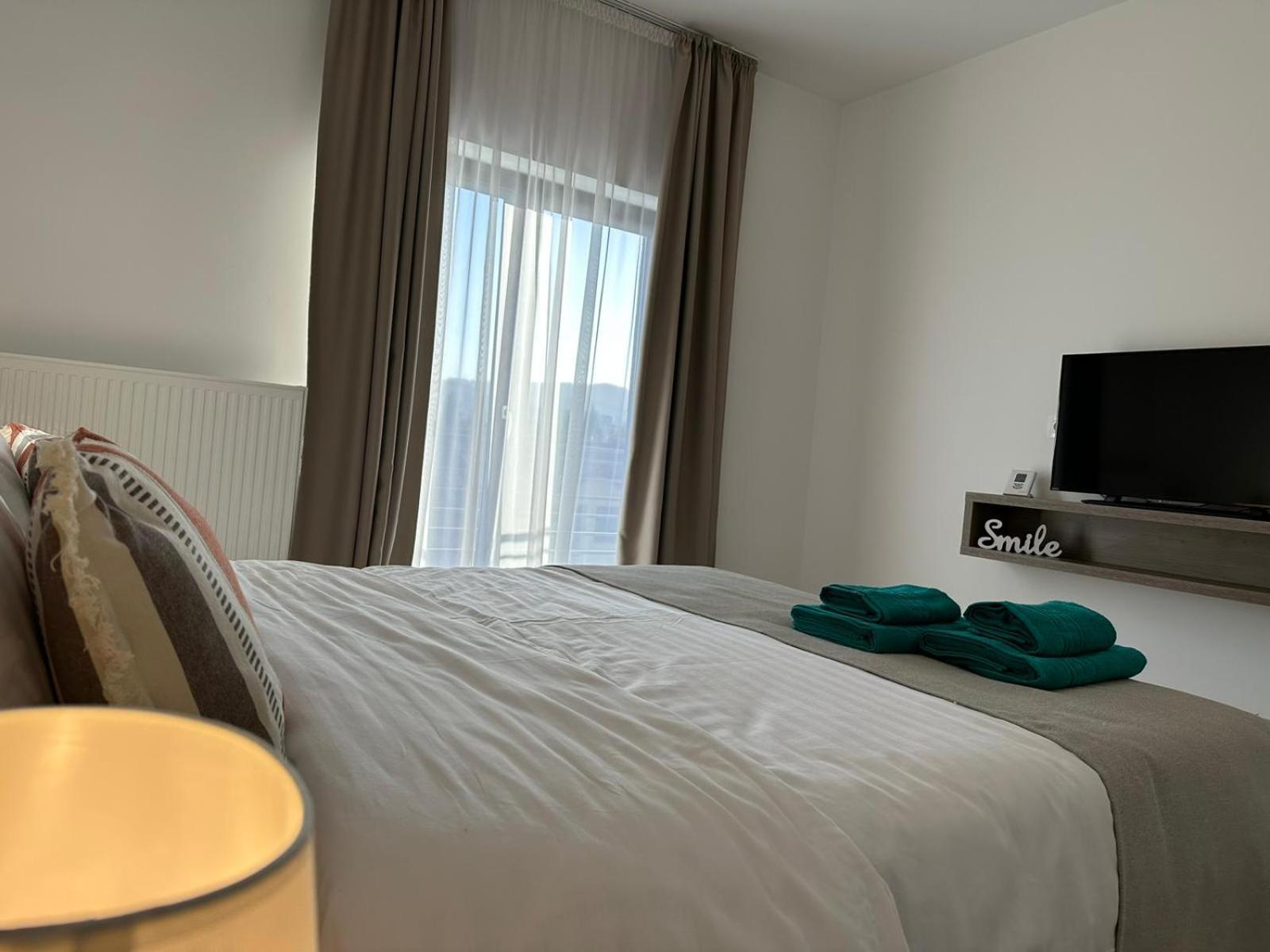 בראשוב Luxury Glam Apartments & Studios Near Coresi Mall מראה חיצוני תמונה