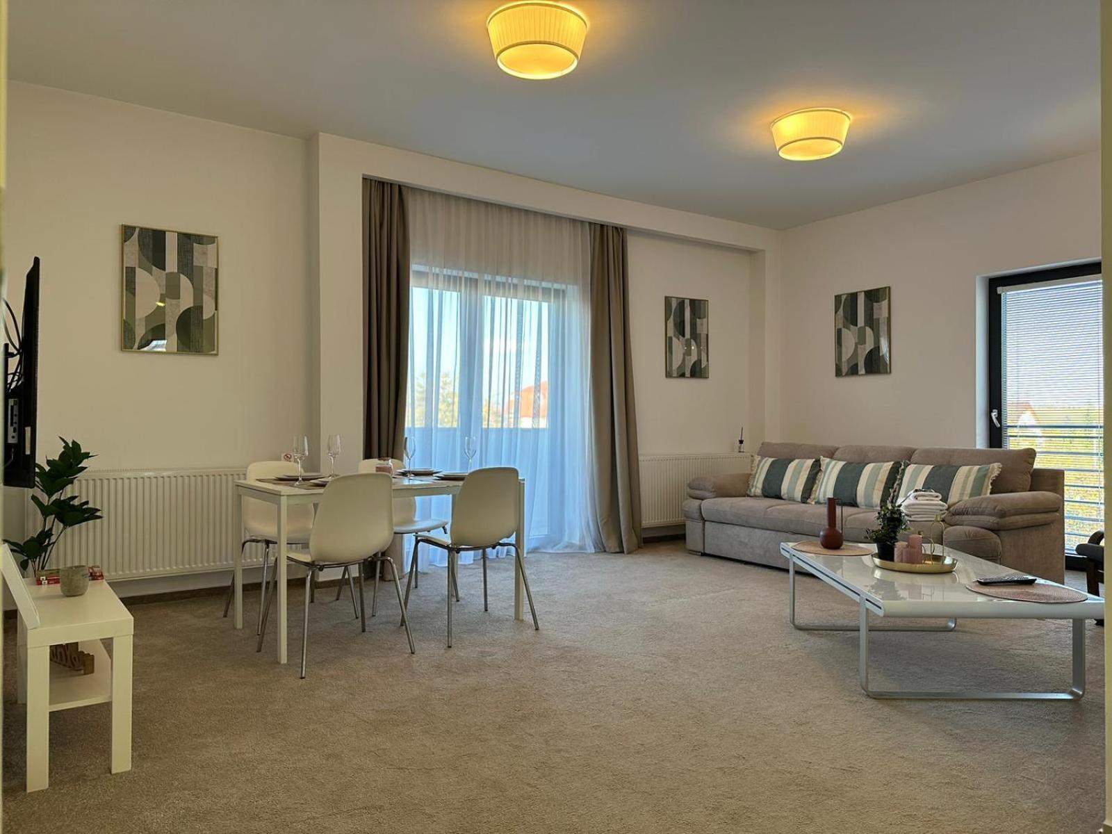 בראשוב Luxury Glam Apartments & Studios Near Coresi Mall מראה חיצוני תמונה