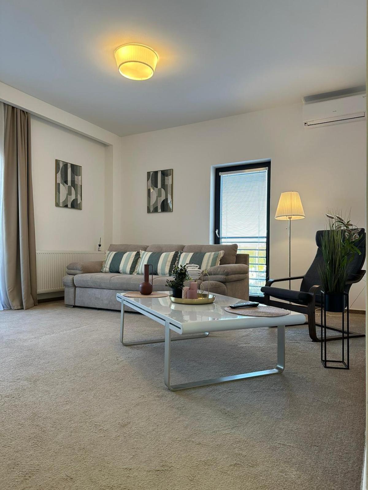 בראשוב Luxury Glam Apartments & Studios Near Coresi Mall מראה חיצוני תמונה