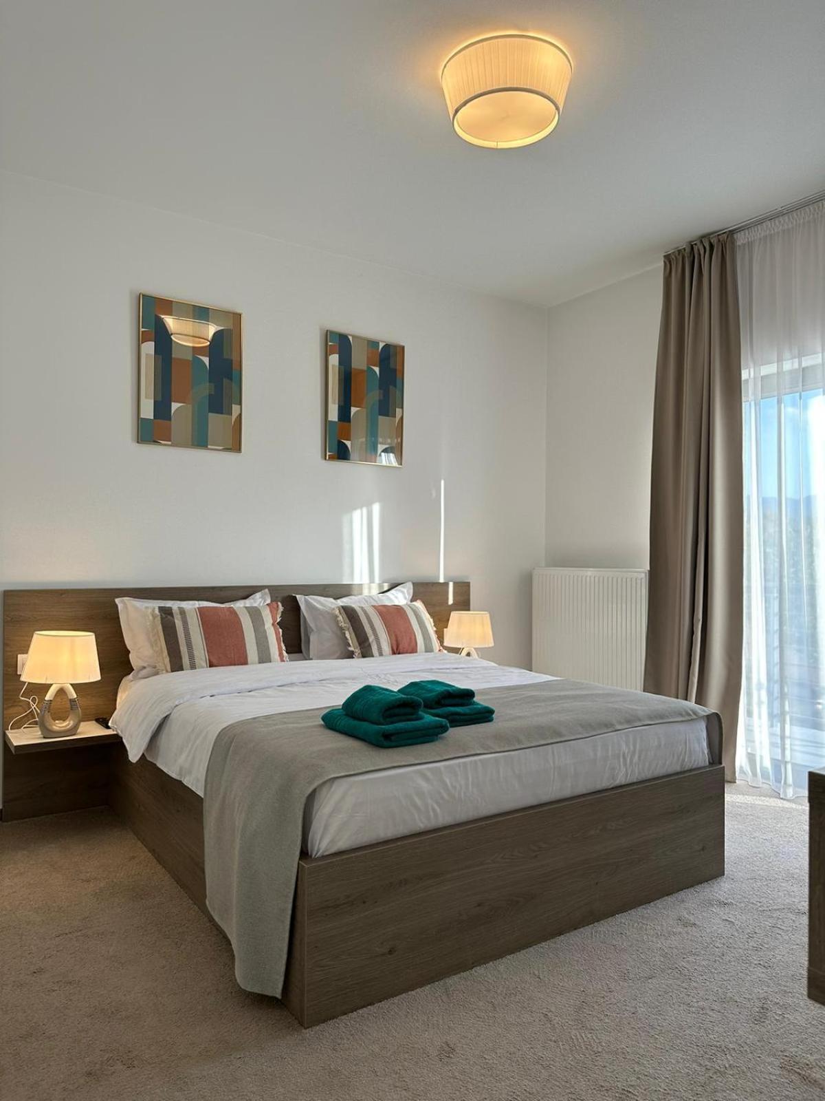בראשוב Luxury Glam Apartments & Studios Near Coresi Mall מראה חיצוני תמונה