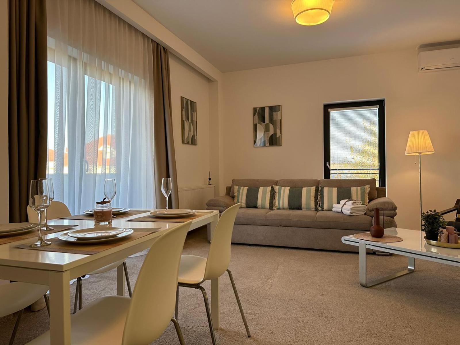 בראשוב Luxury Glam Apartments & Studios Near Coresi Mall מראה חיצוני תמונה