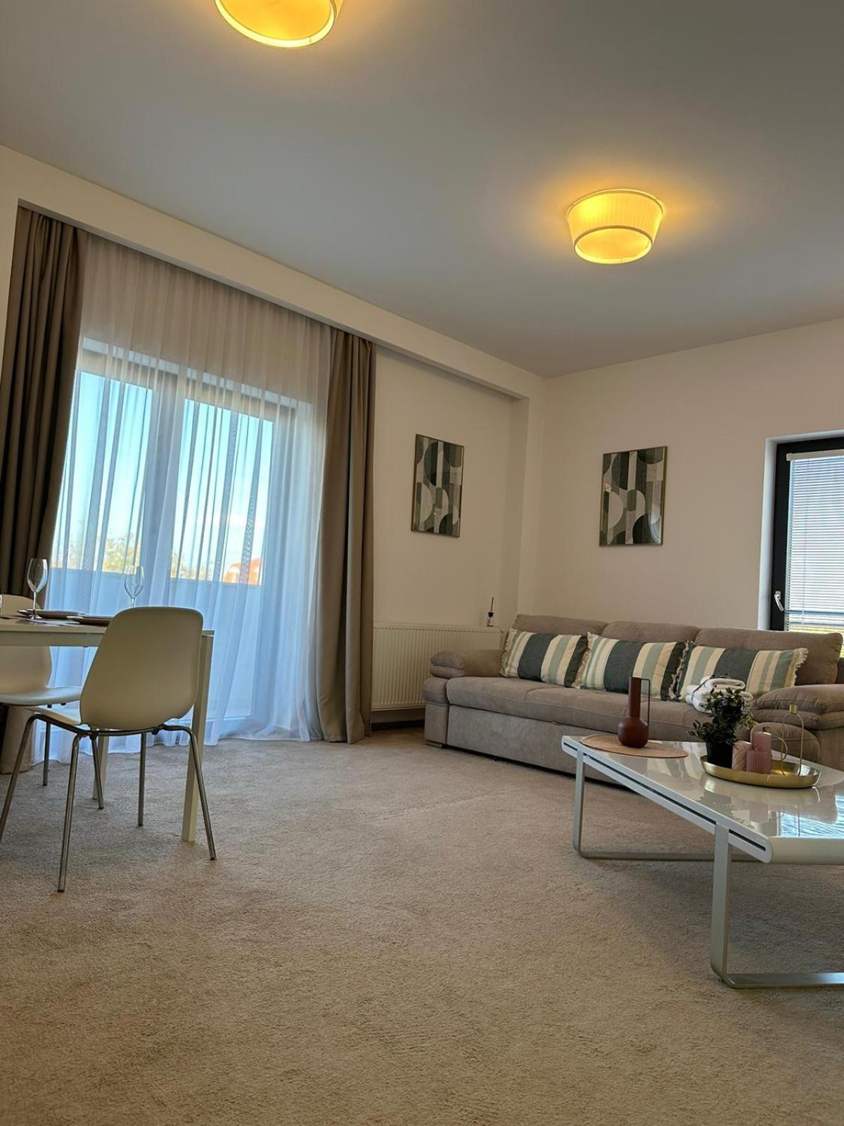בראשוב Luxury Glam Apartments & Studios Near Coresi Mall מראה חיצוני תמונה