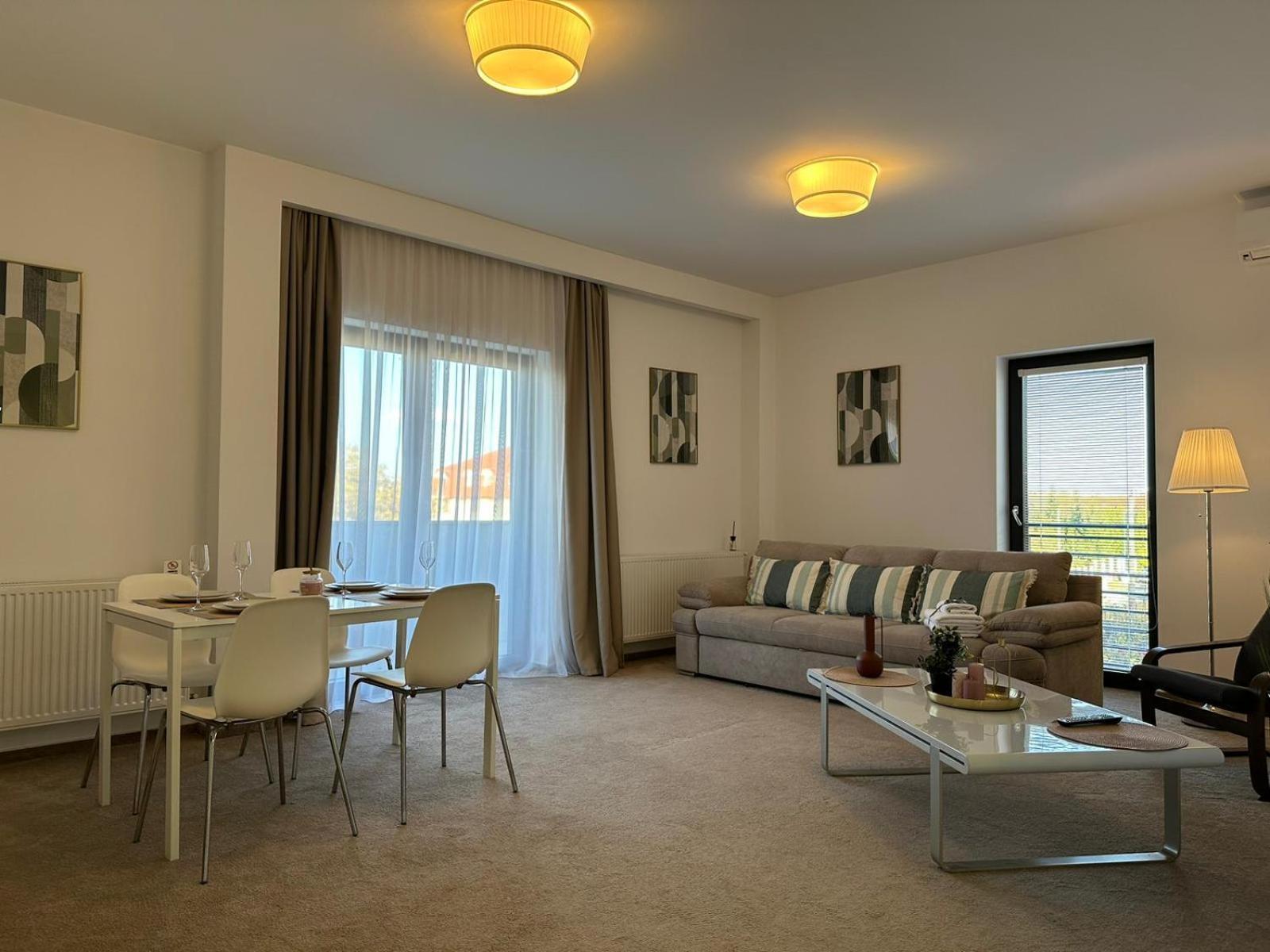 בראשוב Luxury Glam Apartments & Studios Near Coresi Mall מראה חיצוני תמונה
