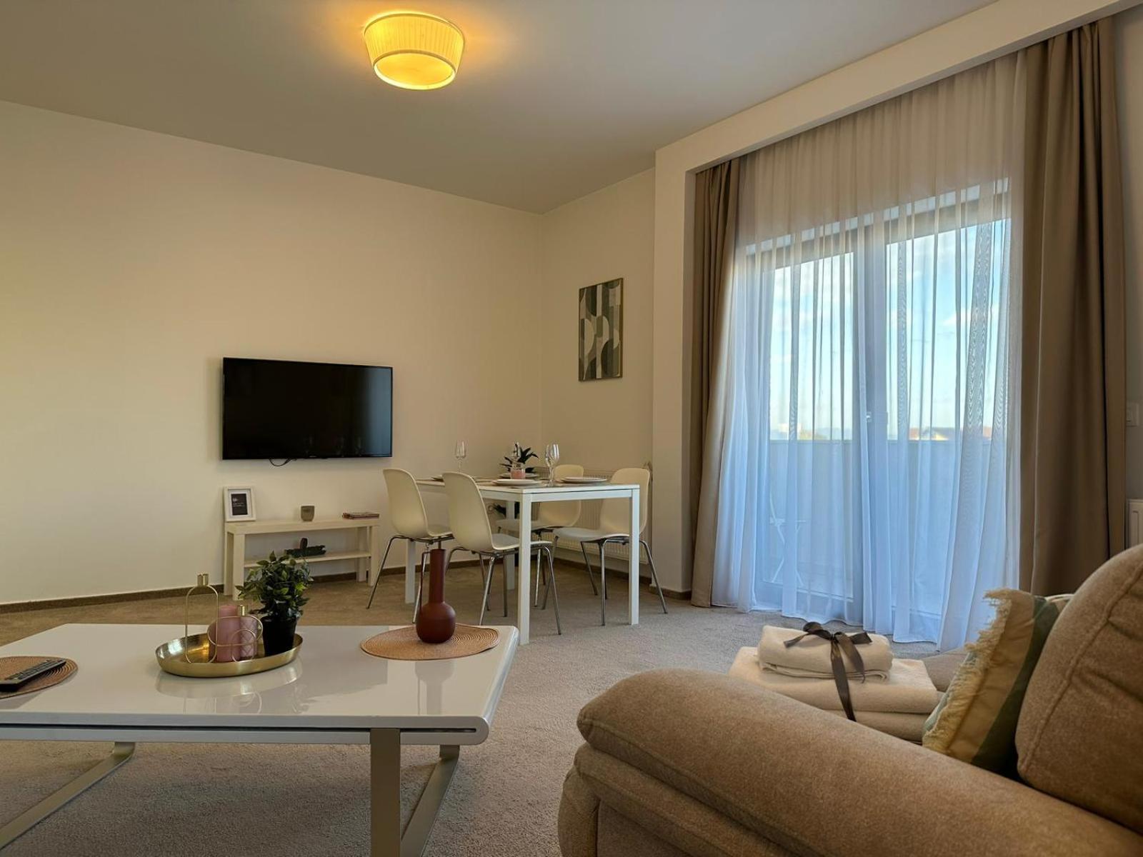 בראשוב Luxury Glam Apartments & Studios Near Coresi Mall מראה חיצוני תמונה