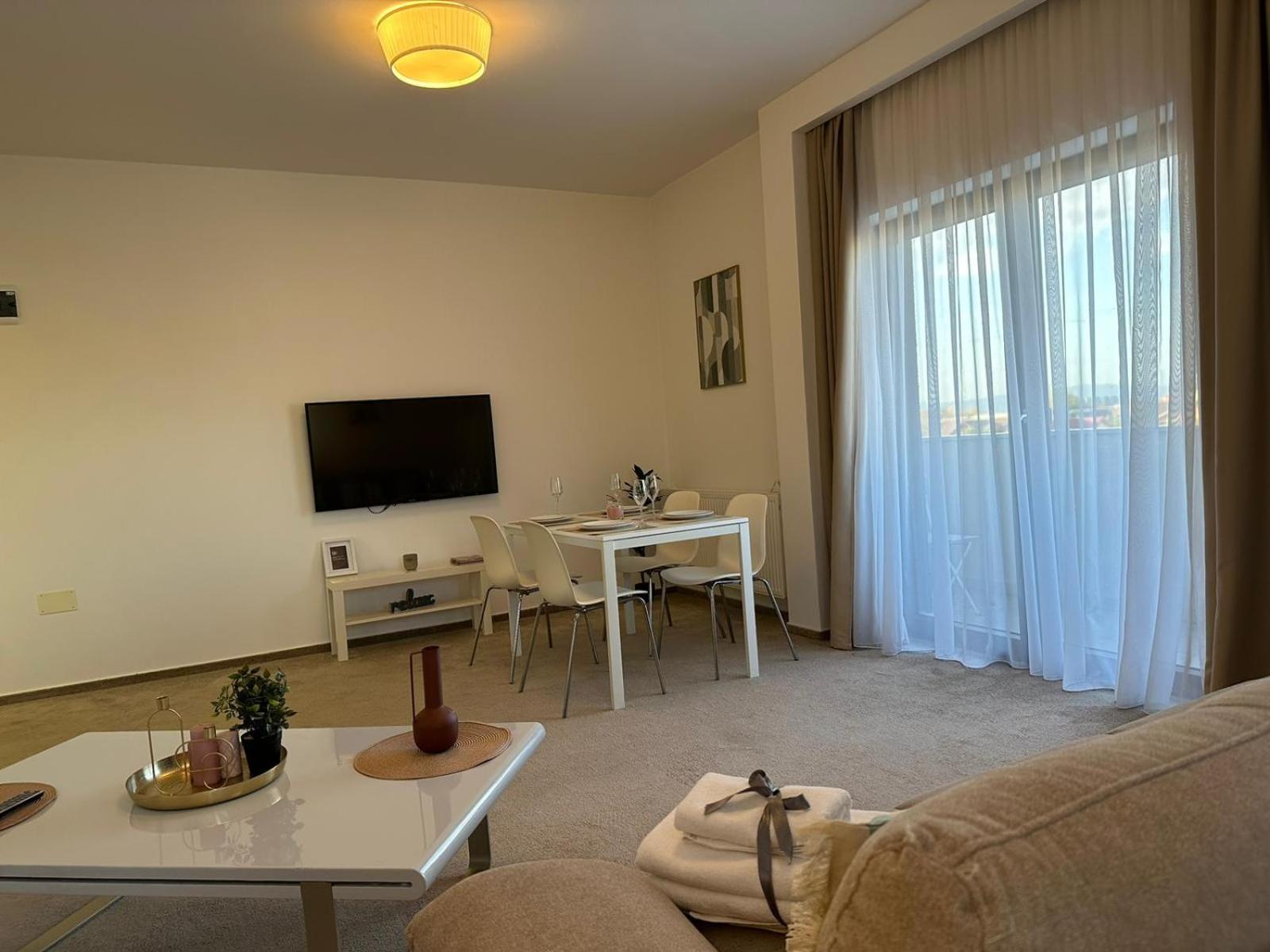 בראשוב Luxury Glam Apartments & Studios Near Coresi Mall מראה חיצוני תמונה