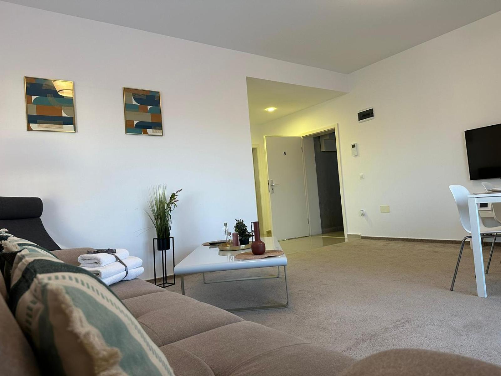 בראשוב Luxury Glam Apartments & Studios Near Coresi Mall מראה חיצוני תמונה
