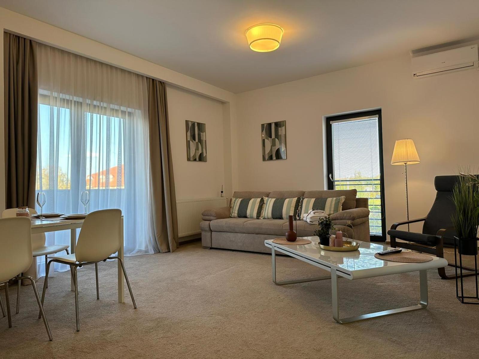 בראשוב Luxury Glam Apartments & Studios Near Coresi Mall מראה חיצוני תמונה