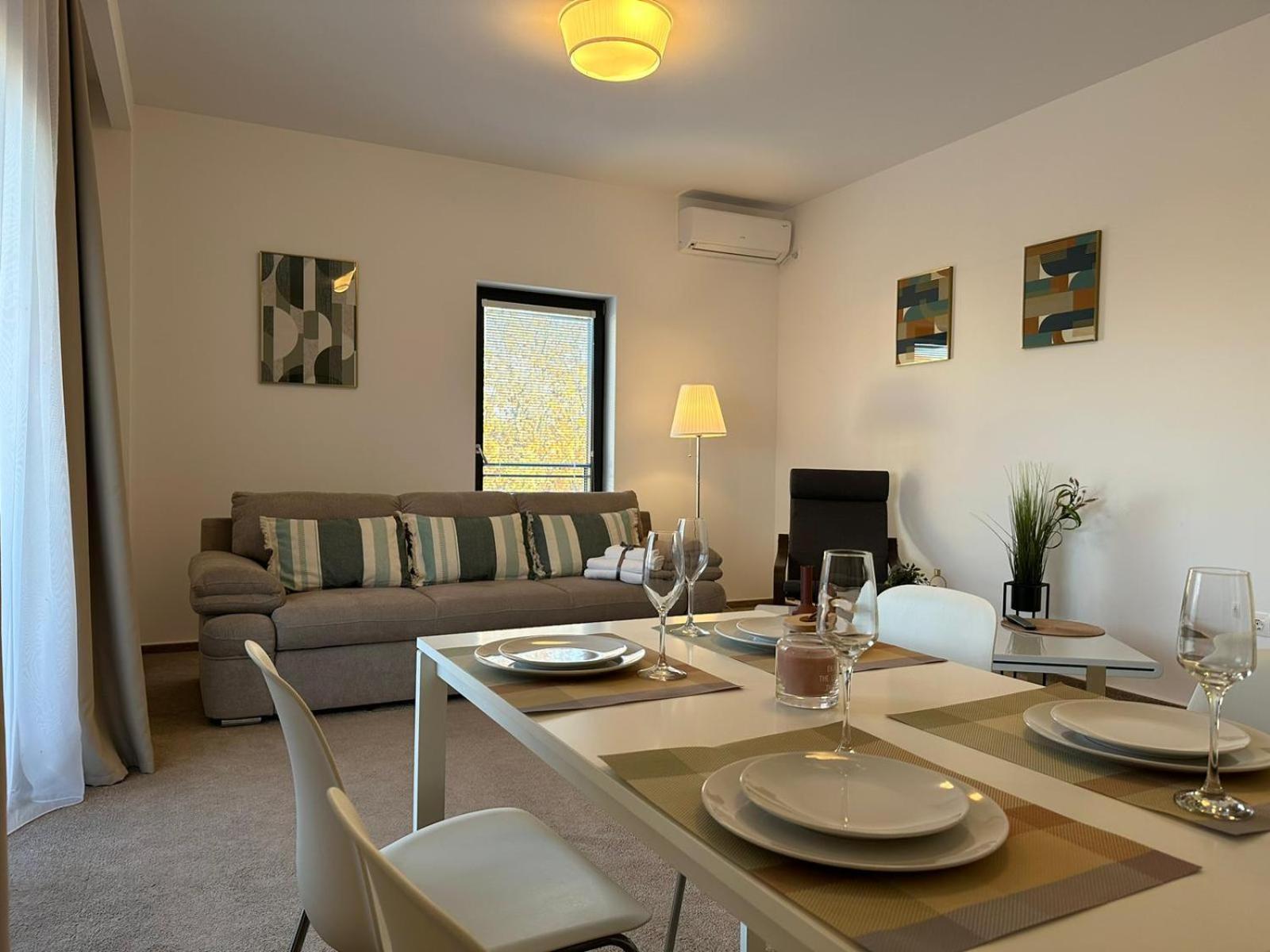 בראשוב Luxury Glam Apartments & Studios Near Coresi Mall מראה חיצוני תמונה