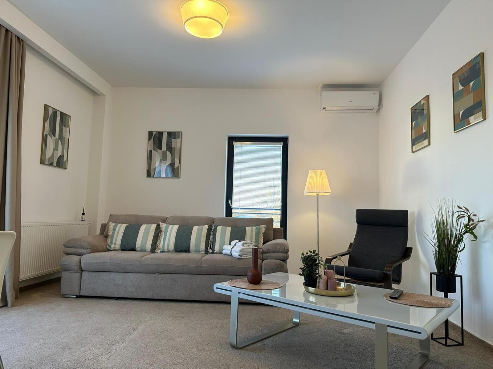 בראשוב Luxury Glam Apartments & Studios Near Coresi Mall מראה חיצוני תמונה