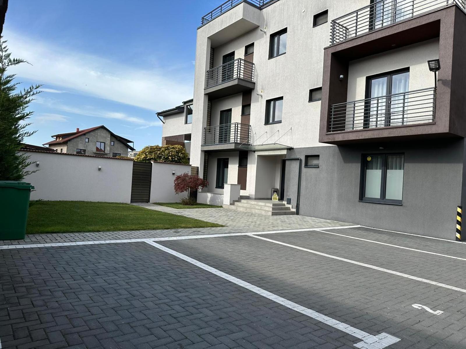 בראשוב Luxury Glam Apartments & Studios Near Coresi Mall מראה חיצוני תמונה