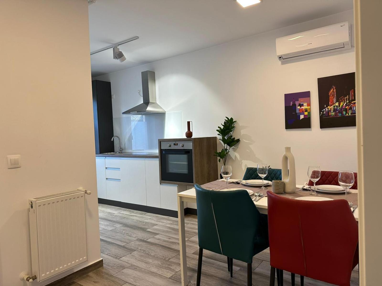 בראשוב Luxury Glam Apartments & Studios Near Coresi Mall מראה חיצוני תמונה