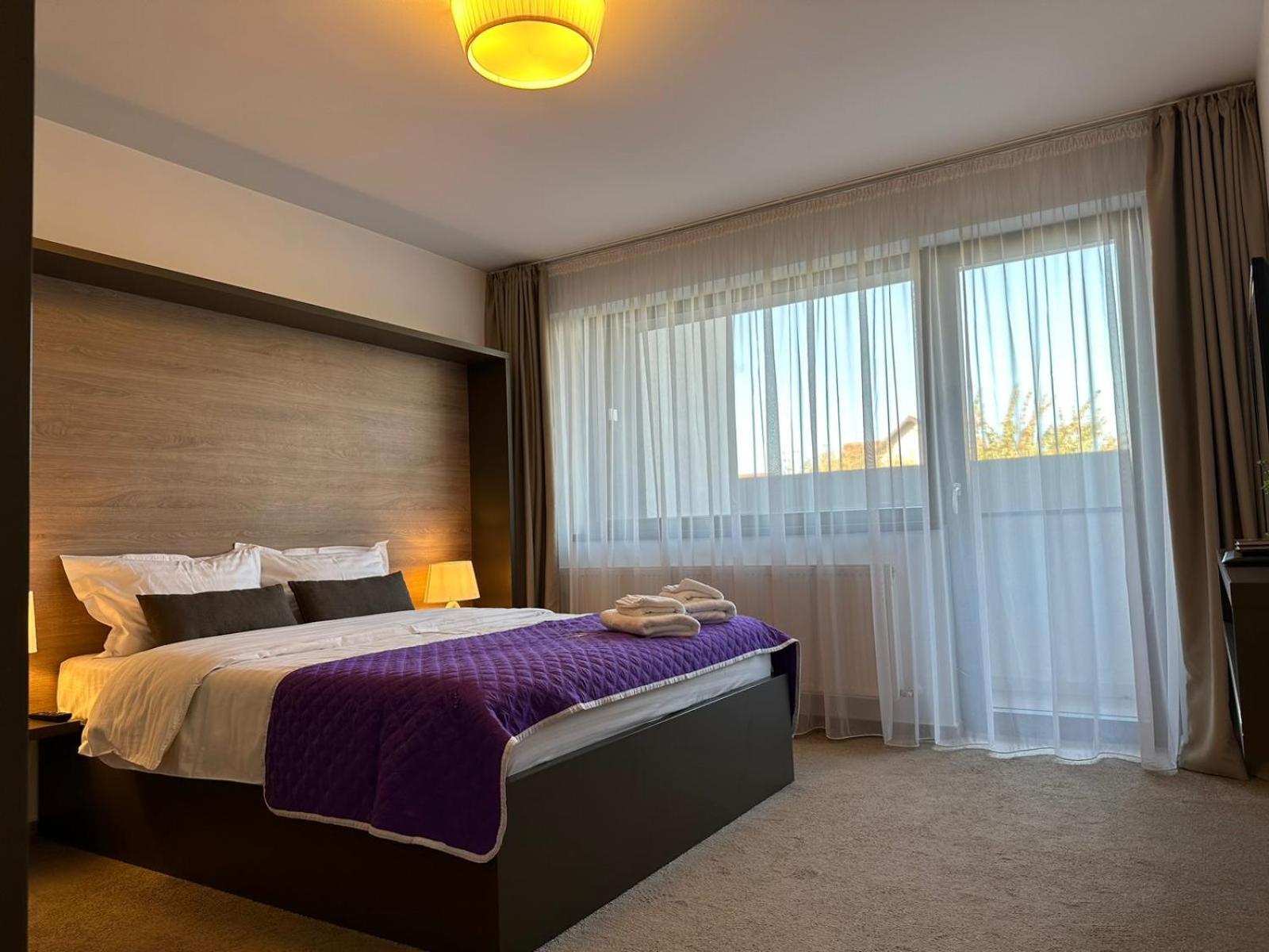 בראשוב Luxury Glam Apartments & Studios Near Coresi Mall מראה חיצוני תמונה